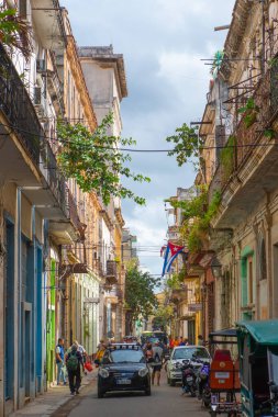 Küba 'nın başkenti Havana' daki Compostela ile Havana Caddesi arasındaki Calle Muralla Caddesi 'ndeki tarihi binalar. Eski Havana bir Dünya Mirası Alanı. 