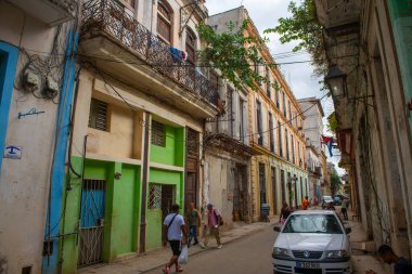 Küba 'nın başkenti Havana' daki Compostela ile Havana Caddesi arasındaki Calle Muralla Caddesi 'ndeki tarihi binalar. Eski Havana bir Dünya Mirası Alanı. 