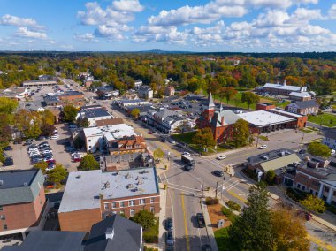 Walpole tarihi şehir merkezi hava manzarası Old Town Hall ve Town Common, Walpole, Massachusetts MA, ABD. 