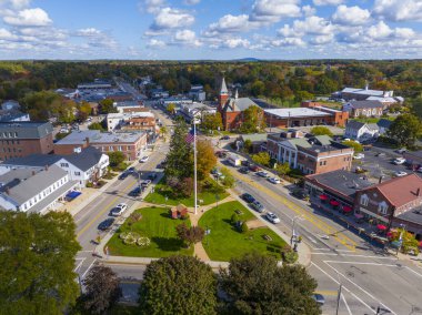 Walpole tarihi şehir merkezi hava manzarası Old Town Hall ve Town Common, Walpole, Massachusetts MA, ABD. 