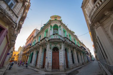 Küba 'daki Teniente Rey Caddesi' ndeki Calle Küba Caddesi 'ndeki Casa Chez Nous Oteli (La Habana Vieja). Eski Havana UNESCO 'nun Dünya Mirası Bölgesi. 