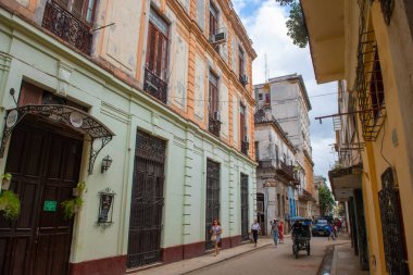 Küba 'nın başkenti Havana' daki Compostela ile Havana Caddesi arasındaki Calle Muralla Caddesi 'ndeki tarihi binalar. Eski Havana bir Dünya Mirası Alanı. 