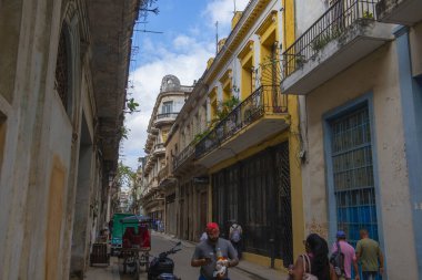 Küba 'nın başkenti Havana' daki Compostela ile Havana Caddesi arasındaki Calle Muralla Caddesi 'ndeki tarihi binalar. Eski Havana bir Dünya Mirası Alanı. 