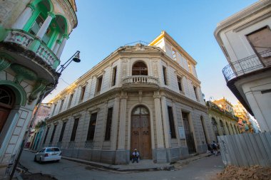 Küba 'daki Calle Cuba Caddesi' ndeki tarihi binalar Eski Havana 'daki Calle Brasil (Teniente Rey) Caddesi' nde. Eski Havana UNESCO 'nun Dünya Mirası Bölgesi. 