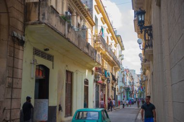 Calle Cuba Caddesi 'ndeki tarihi binalar Küba' nın başkenti Havana 'da Calle Tejadillo ile Chacon Caddesi arasında. Eski Havana bir Dünya Mirası Alanı. 