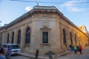 Calle Lamparilla Caddesi 'ndeki tarihi binalar Eski Havana' daki Calle Aguiar Caddesi 'nde (La Habana Vieja). Eski Havana UNESCO 'nun Dünya Mirası Bölgesi. 