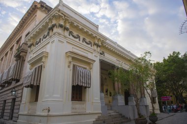 Küba 'nın başkenti Havana' da Calle Muralla Caddesi 'ndeki Calle Oficios Sokağı' nda Havana Cuba 'yı temsil etmektedir. Eski Havana bir Dünya Mirası Alanı. 
