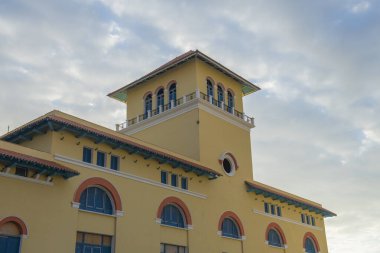 Terminal Sierra Maestra, Küba 'nın Havana limanındaki Havana de San Francisco plazasında bulunan ana gemi terminalidir. Eski Havana bir Dünya Mirası Alanı. 