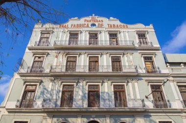 Royal Partagas Tobacco Factory (Real Fabrica de Tabaco Partagas), Küba 'nın başkenti Capitolio' nun yanındaki Calle Industria Caddesi 'nde bulunmaktadır. Eski Havana bir Dünya Mirası Alanı. 