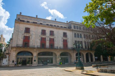 İl Halk Kütüphanesi (Biblioteca Pblica Provincial) Rubn Martnez Villena Calle Obispo Caddesi, Plaza de Armas, Eski Havana (La Habana Vieja), Küba. Eski Havana bir Dünya Mirası Alanı. 