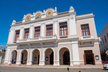 Küba 'nın tarihi şehir merkezi Cienfuegos' taki Jose Marti Park 'ta Tomas Terry Tiyatrosu. Tarihi Cienfuegos Merkezi bir Dünya Mirası Alanıdır.. 