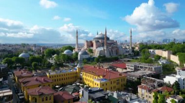 Türkiye 'nin tarihi İstanbul kenti Sultanahmet' te Ayasofya hava manzarası. İstanbul Tarihi Alanları, 1985 yılından bu yana UNESCO 'nun Dünya Mirasları Alanıdır.. 