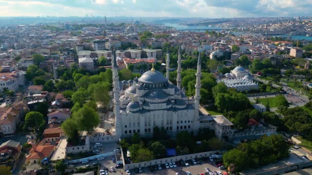 ブルーモスクスルタンAhmet Camiiトルコのイスタンブールの歴史的な都市でスルタンアフメトの航空ビュー イスタンブールの歴史地区は1985年からユネスコの世界遺産に登録されています — ストック動画