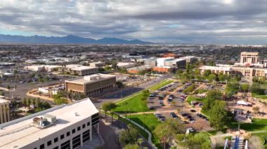Arizona Eyalet Kongre Binası, Eyalet Senatosu, Temsilciler Meclisi Binası ve ABD 'nin Arizona AZ kentindeki Wesley Bolin Memorial Plaza hava manzarası. 