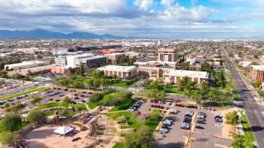 Arizona Eyalet Kongre Binası, Eyalet Senatosu, Temsilciler Meclisi Binası ve ABD 'nin Arizona AZ kentindeki Wesley Bolin Memorial Plaza hava manzarası. 