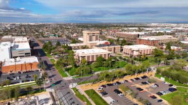 Arizona Eyalet Kongre Binası, Eyalet Senatosu, Temsilciler Meclisi Binası ve ABD 'nin Arizona AZ kentindeki Wesley Bolin Memorial Plaza hava manzarası. 