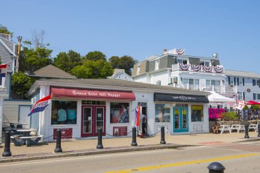 Plymouth, Massachusetts MA 'nın tarihi şehir merkezinde Water Caddesi' ndeki tarihi ticari binalar.. 