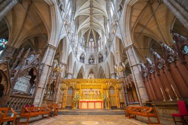 Westminster Manastırı 'nın sunağı Gotik tarzında. Kilise İngiltere 'nin başkenti Londra' da Westminster şehrinde Westminster Sarayı 'nın yanında yer almaktadır. Bu kilise 1987 'den beri UNESCO Dünya Mirasları Alanıdır.. 