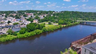 Massachusetts Mills 'in Concord Nehri' nin girişinden Merrimack Nehri 'ne kadar olan tarihi Lowell, Massachusetts MA, ABD. 