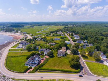 Yazın North Hampton, New Hampshire NH, ABD 'deki North Hampton kasabasında tarihi rıhtım manzaralı malikaneler.. 