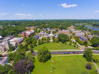 Phillips Exeter Akademisi Akademi Binası tarihi şehir merkezi Exeter, New Hampshire NH, ABD 'de. Bu bina kampüsün ana binası.. 