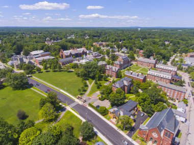 Phillips Exeter Akademisi Akademi Binası tarihi şehir merkezi Exeter, New Hampshire NH, ABD 'de. Bu bina kampüsün ana binası.. 