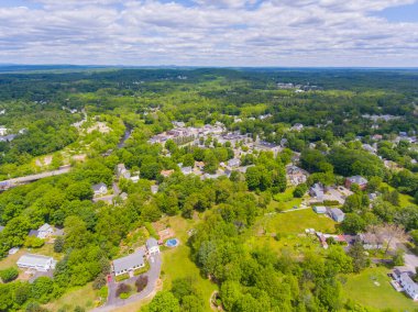 Pepperell tarihi şehir merkezi havacılık manzarası yazın ana caddede, Nashua Nehri arkada, Pepperell kasabası, Massachusetts MA, ABD.