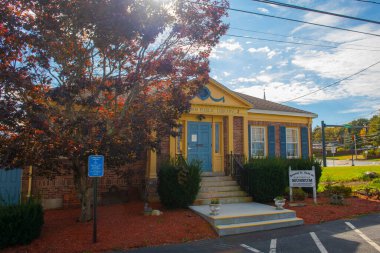 Ernest A. Taft Jr. ABD 'nin Massachusetts MA, Norfolk County, Bellingham' ın tarihi şehir merkezindeki tarihi müze. Bu bina Bellingham Halk Kütüphanesi 'ydi.. 