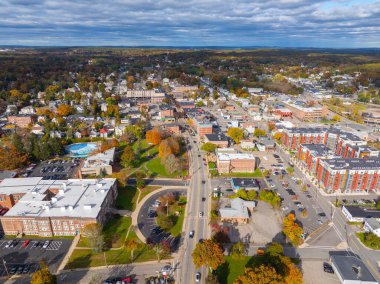 Kuzey Attleborough tarihi şehir merkezi hava manzarası sonbaharda Washington Caddesi 'nde, North Attleborough, Massachusetts MA, ABD. 
