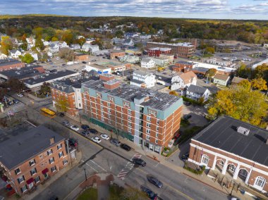 Kuzey Attleborough tarihi şehir merkezi hava manzarası sonbaharda Washington Caddesi 'nde, North Attleborough, Massachusetts MA, ABD. 