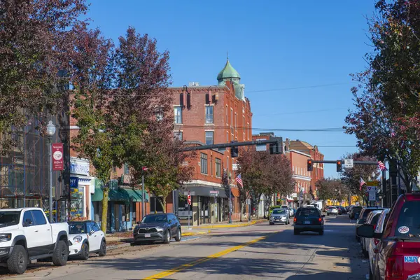 Milford, Massachusetts MA 'nın tarihi şehir merkezindeki Main Caddesi' ndeki tarihi ticari binalar, ABD. 