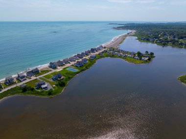 North Scitate Beach ve Musquashcut Pond hava manzaralı yaz mevsiminde Norfolk County, Massachusetts MA, ABD. 