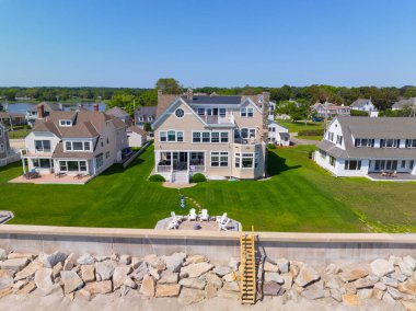 Kuzey Scitate Sahili 'ndeki rıhtım evleri yaz mevsiminde Scituate, Norfolk County, Massachusetts MA, ABD. 