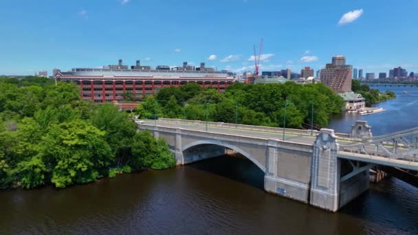 Boston Üniversitesi Köprüsü Charles Nehri Üzerinde Solda Cambridge Sağda Boston — Stok video