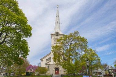 Winchester, Middlesex County, Massachusetts MA, ABD 'nin tarihi şehir merkezinde 21 Church Caddesi' ndeki ilk Cemaat Kilisesi.. 
