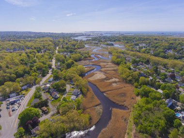 Saugus Nehri Marsh nehir ağzının yanındaki tarihi şehir merkezi Saugus, Massachusetts MA, ABD 'de Atlantik Okyanusu' na yakın.. 
