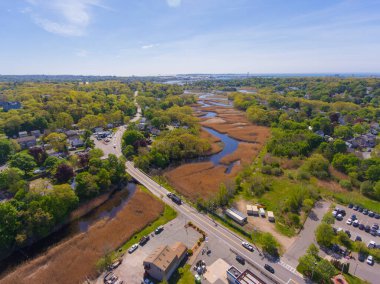 Saugus Nehri Marsh nehir ağzının yanındaki tarihi şehir merkezi Saugus, Massachusetts MA, ABD 'de Atlantik Okyanusu' na yakın.. 