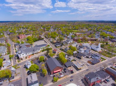 Stoneham, Middlesex County, Massachusetts MA, ABD 'deki tarihi kasaba merkezinde 71 Central Caddesi' ndeki St. Patrick Kilisesi hava manzaralı.. 