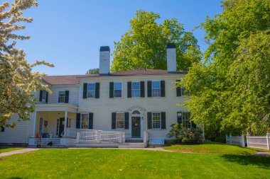 Topsfield, Massachusetts MA, ABD 'nin tarihi şehir merkezindeki Town Common' da, ana caddede sömürge tarzı bir yerleşim yeri..  
