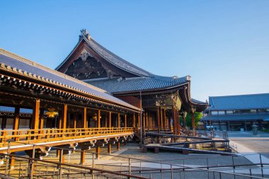 Amidado Nishi Hongan Ji Tapınağı. Bu tapınak, UNESCO 'nun Dünya Mirası Alanı Antik Kyoto Tarihi Anıtları' na ait tarihi Kyoto kentinde bir Budist tapınağıdır..