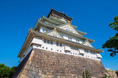 Osaka Kalesi ana binası (Tenshu). Osaka Kalesi, Japonya 'nın Osaka kentinde, Chuo bölgesinde bulunan bir Japon kalesidir. Japonya 'nın en ünlü kalelerinden biridir.. 