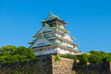 Osaka Kalesi ana binası (Tenshu). Osaka Kalesi, Japonya 'nın Osaka kentinde, Chuo bölgesinde bulunan bir Japon kalesidir. Japonya 'nın en ünlü kalelerinden biridir.. 