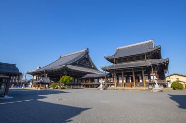 Kosho Ji Tapınağı Amidado Salonu. Kosho Ji Tapınağı, Japonya 'nın Kyoto kentinde Nishi Honganji Tapınağı' nın yanında yer alan bir Jodo Shinshu Budist tapınağıdır. Bu tapınak Antik Kyoto Tarihi Anıtlarına aittir.. 