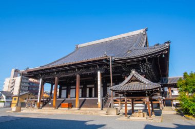 Goeido Kosho Ji Tapınağı Kurucu Salonu. Kosho Ji, Japonya 'nın Kyoto kentinde Nishi Honganji Tapınağı' nın yanında yer alan bir Jodo Shinshu Budist tapınağıdır. Bu tapınak Antik Kyoto Tarihi Anıtlarına aittir..