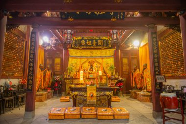 Fashi Zhenwu Tapınağı 'nın Zhenwu Ana Salonu. Zhenwu Tapınağı, Çin 'in Fujian Eyaleti' nin Quanzhou şehrinde bulunan Taoist bir tapınaktır. Bu tapınak, UNESCO 'nun Dünya Mirası Bölgesi Song Yuan Çin' deki Dünya İmparatorluğu 'dur.. 