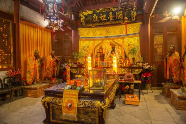 Fashi Zhenwu Tapınağı 'nın Zhenwu Ana Salonu. Zhenwu Tapınağı, Çin 'in Fujian Eyaleti' nin Quanzhou şehrinde bulunan Taoist bir tapınaktır. Bu tapınak, UNESCO 'nun Dünya Mirası Bölgesi Song Yuan Çin' deki Dünya İmparatorluğu 'dur.. 