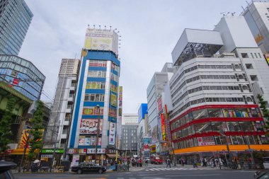 Japonya 'nın Chiyoda bölgesindeki Chuo-dori Bulvarı' ndaki Akihabara Elektrik Kasabası.. 