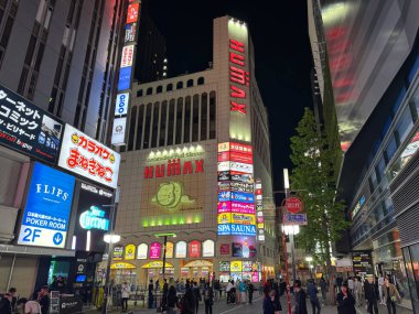 Kabukicho Ichiban Gai caddesindeki Humax Elektronik binası Shinjuku, Tokyo, Japonya. 