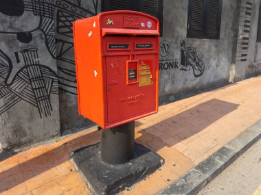 Malezya kırmızı posta kutusu. Melaka, Malezya şehir merkezinde. Malacca Boğazı 'nın tarihi şehirleri bir Dünya Mirası alanıdır.. 