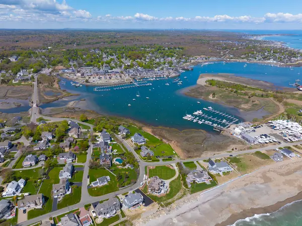 ABD 'nin Massachusetts MA, Scituate kasabasındaki İkinci Uçurum köyü de dahil olmak üzere Liman hava manzarasını kaldırın.. 